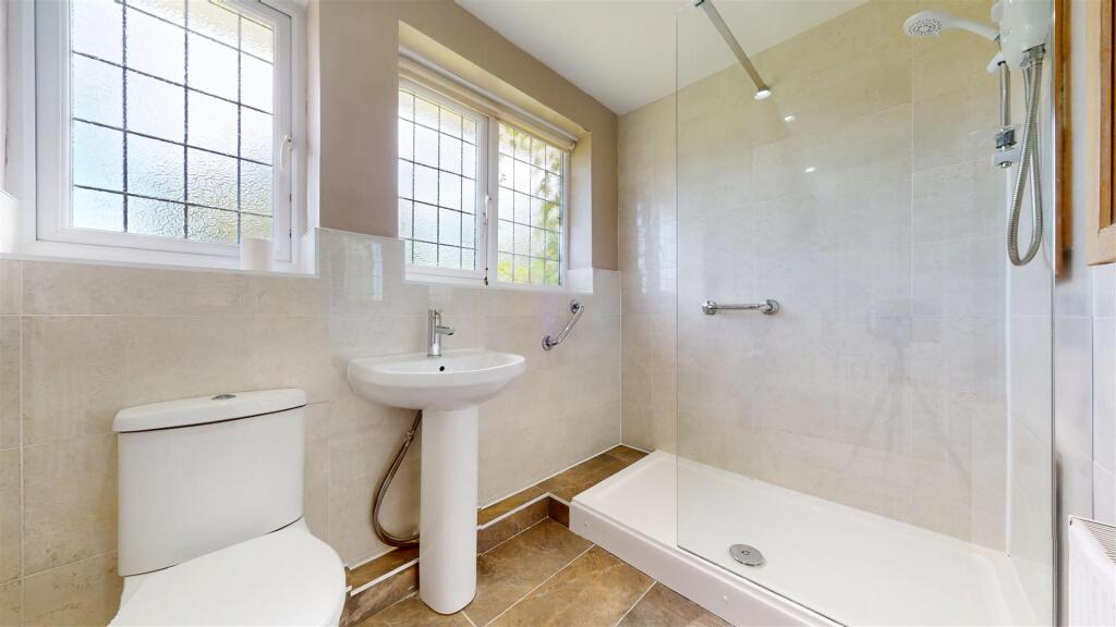 SHOWER ROOM