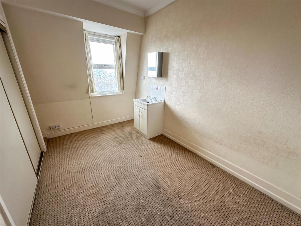 BEDROOM 11