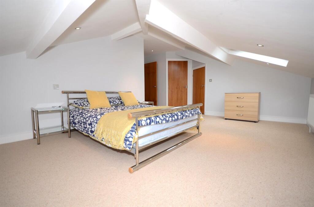 (05)Flat-14-Rutland-Court.JPG
