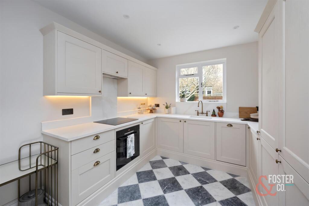 Lawrence Road, 19, Garden Flat-013.jpg