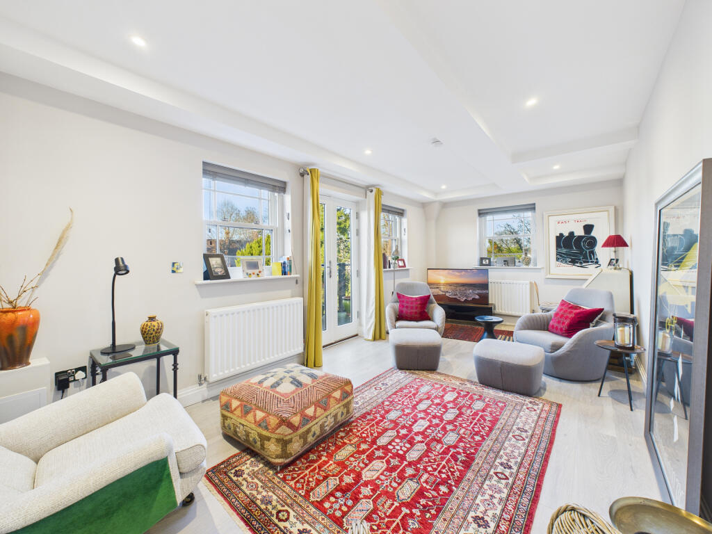 CAM01984G0-PR0538-STILL002