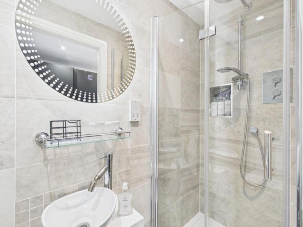 6e63aa96-d826-4738-8a30-430694fed6f0 copy.jpg