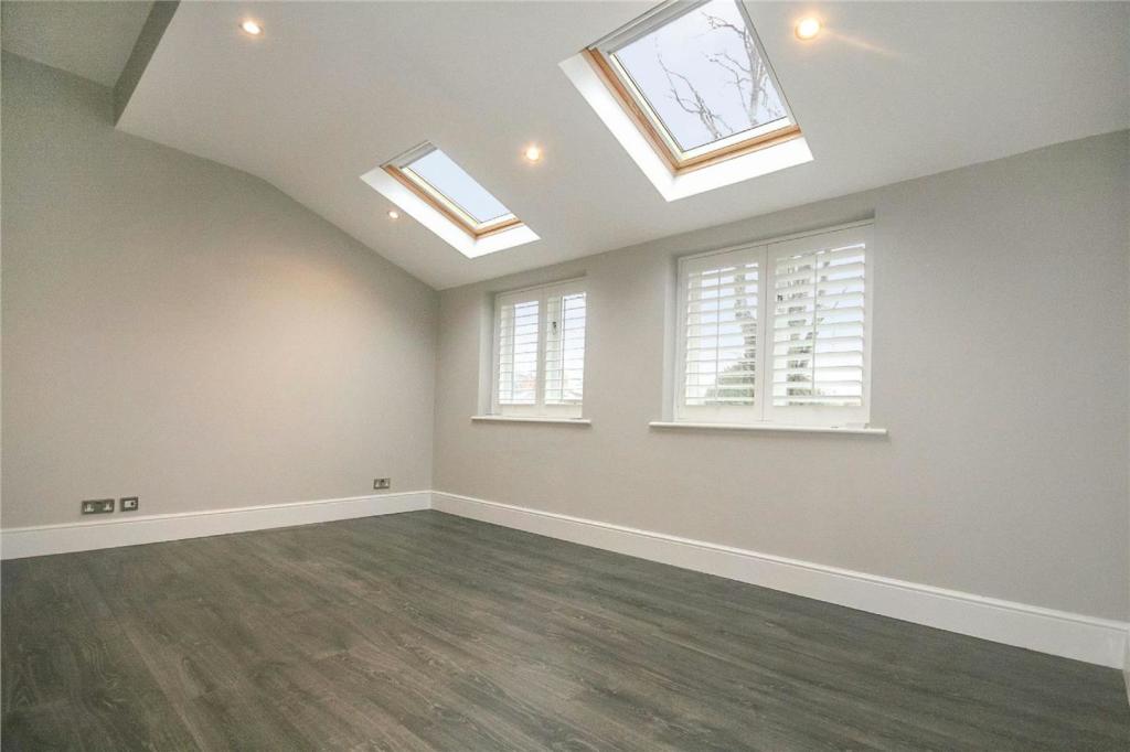 600011674Principal Bedroom 1.jpg