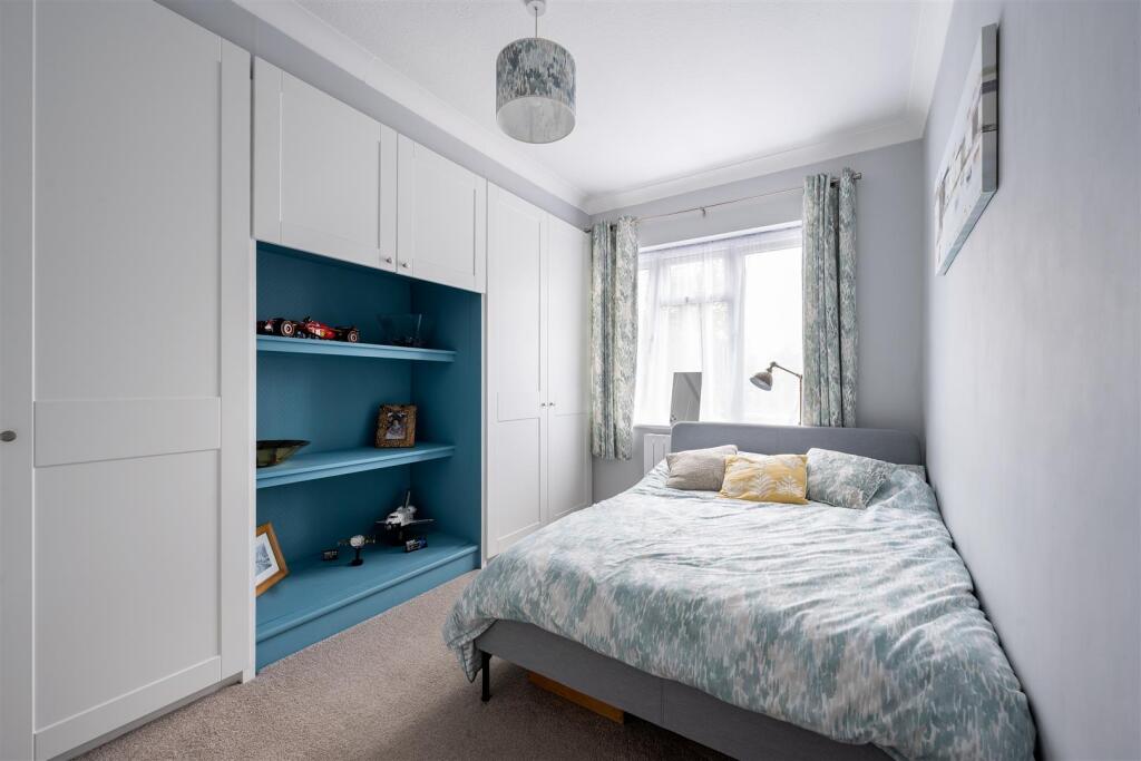 Greenstead Avenue, IG8