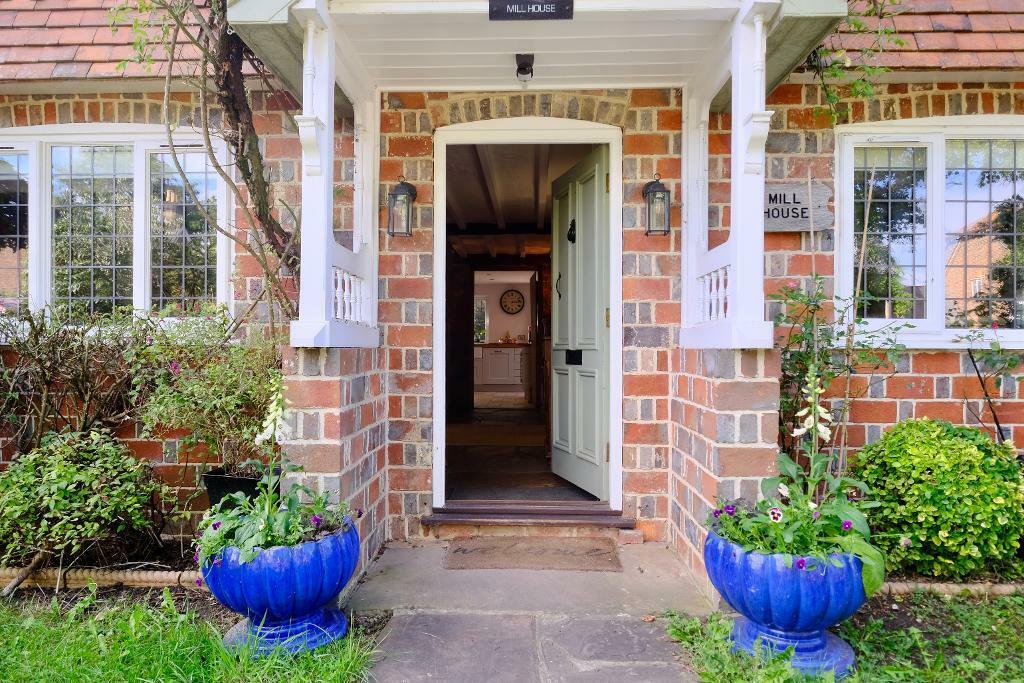Captivating entrance to Mill House