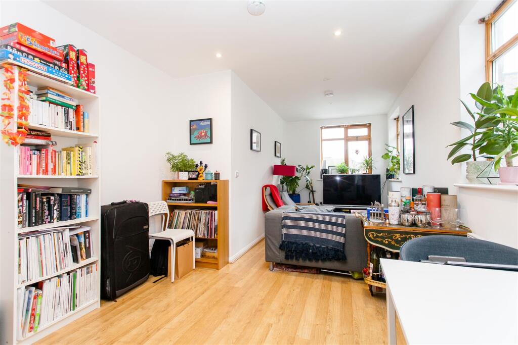 Lounge/Kitchen