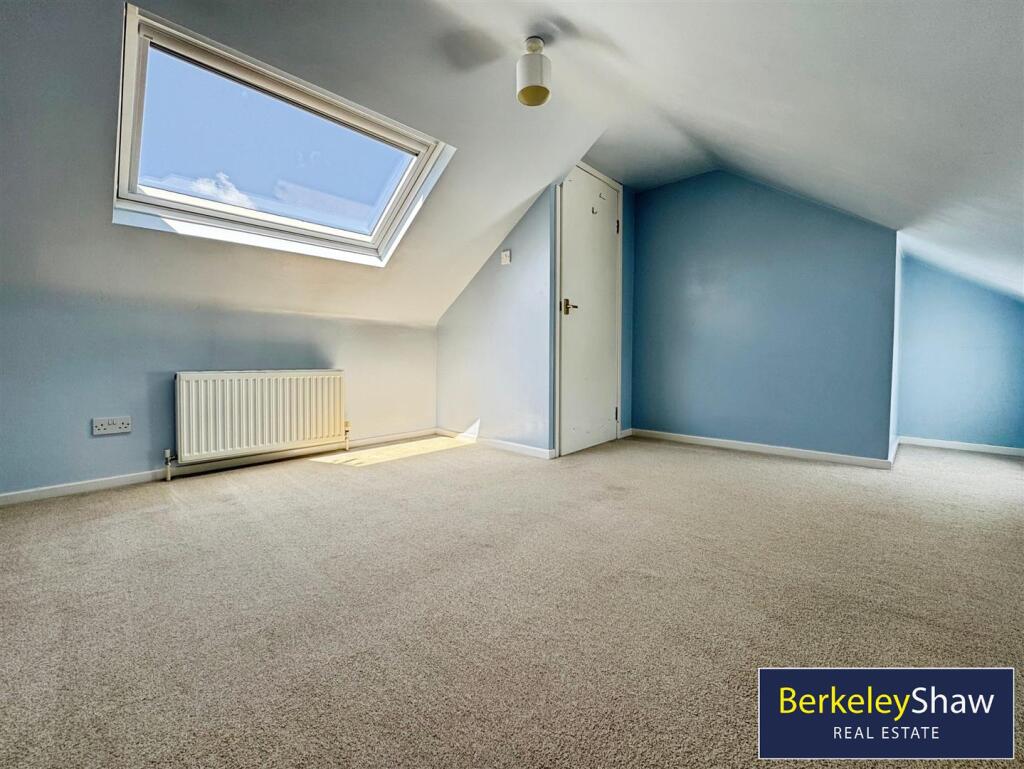 Moorgate Avenue, Crosby