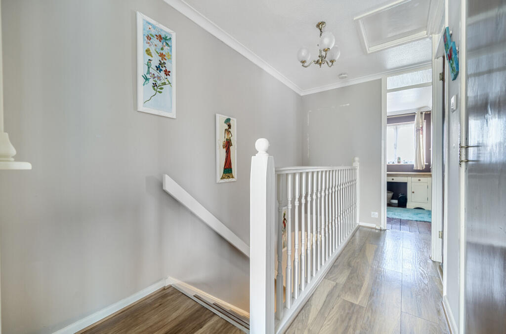 1316843-6-685d323...