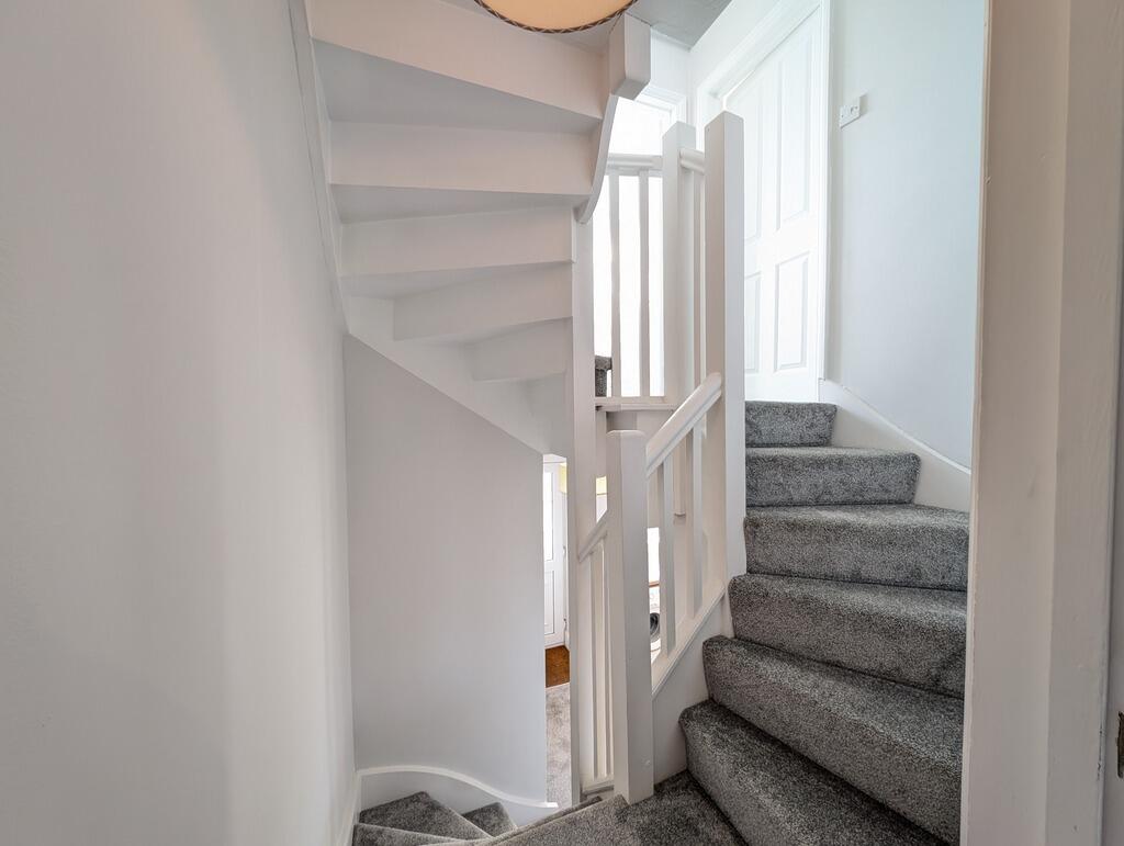 Landing &amp; stairwell