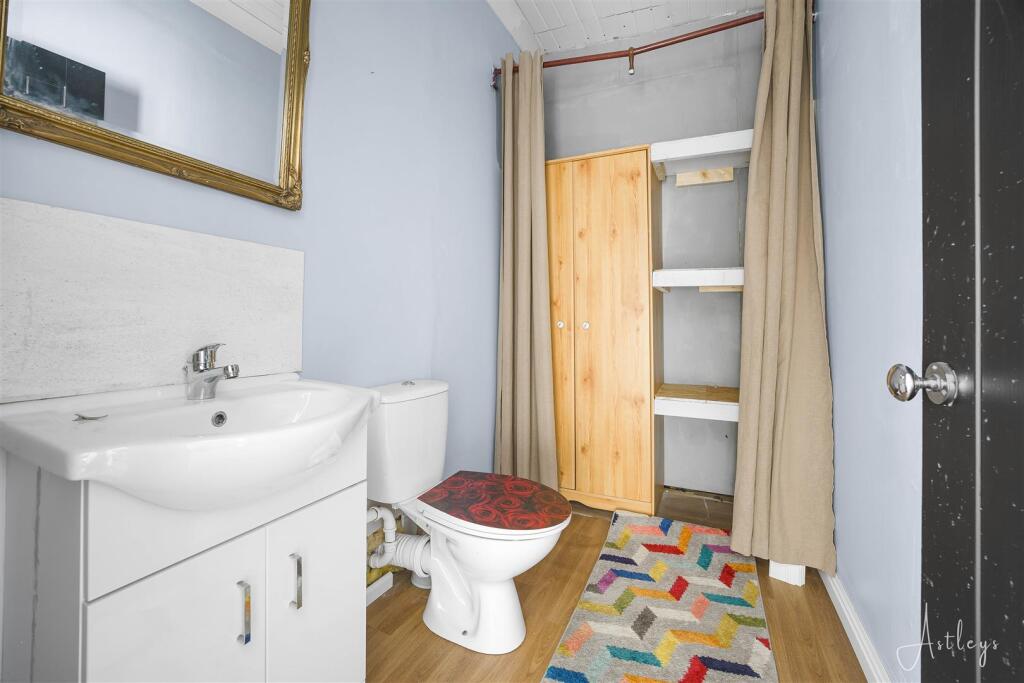 Storage room (previously main bathroom)