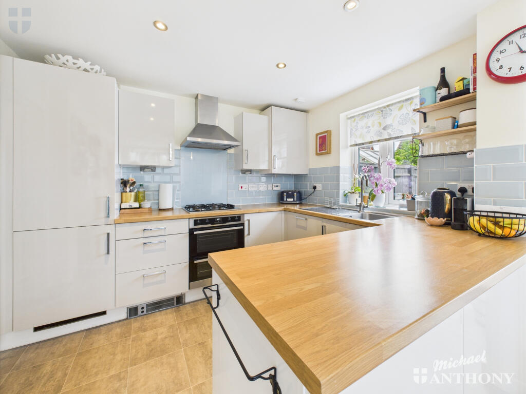 CAM03852G0-PR0306-STILL017