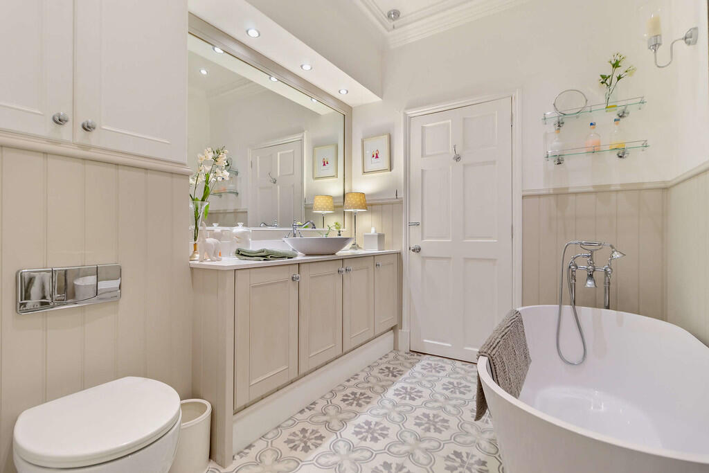 8632598-interior0...