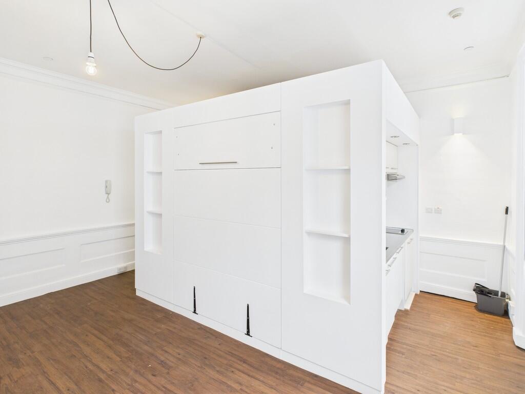 CAM02854G0-PR0444...