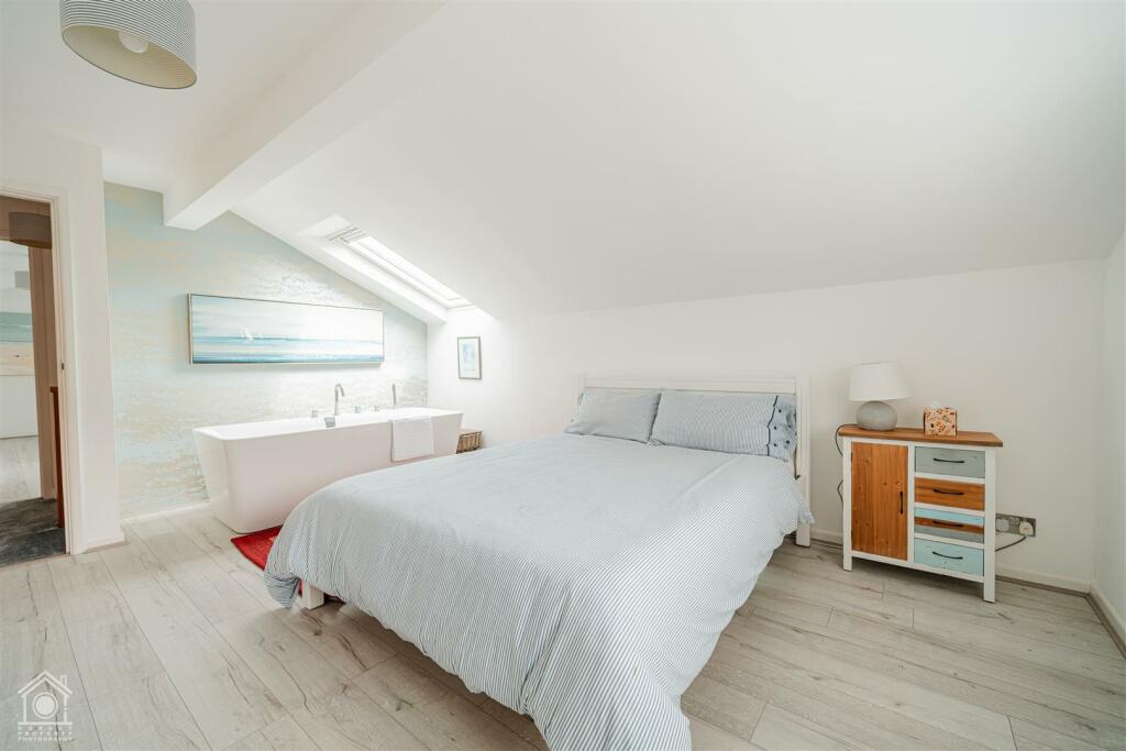 7 Ariel Close-42.jpg