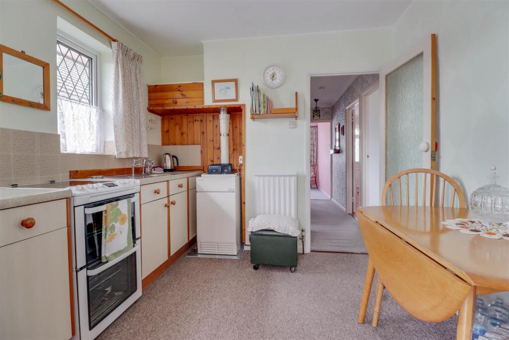 61 LUCERNE WALK WICKFORD-6.jpg