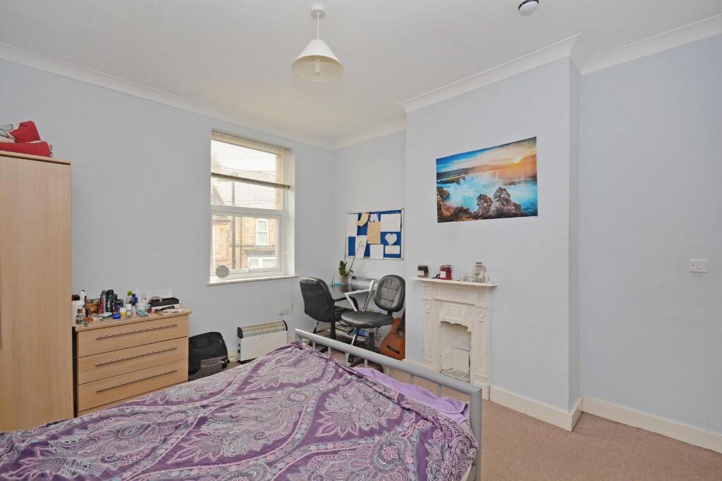 Bedroom 1.jpg