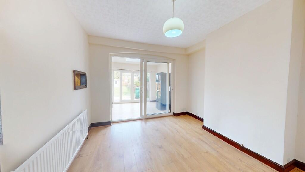 8-Rowan-Crescent-...