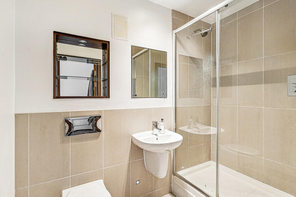 Vicentia Court Br...