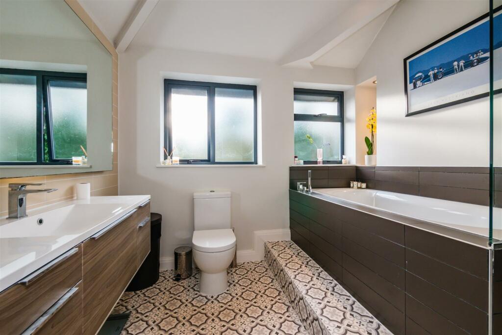 Bathroom Aspect 2