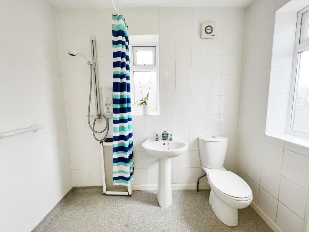 Shower Room.jpg