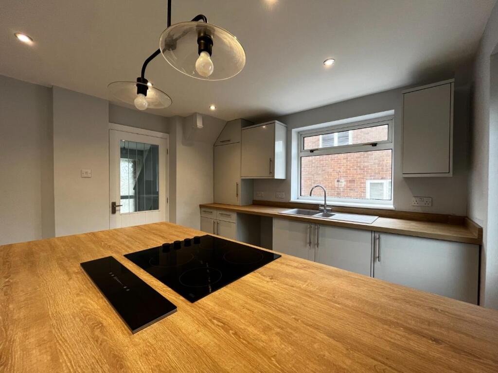 Kitchen 02.jpg