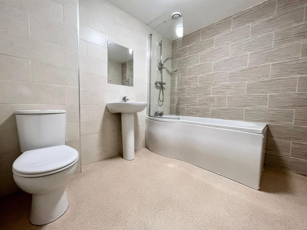USE bathroom (10).jpg