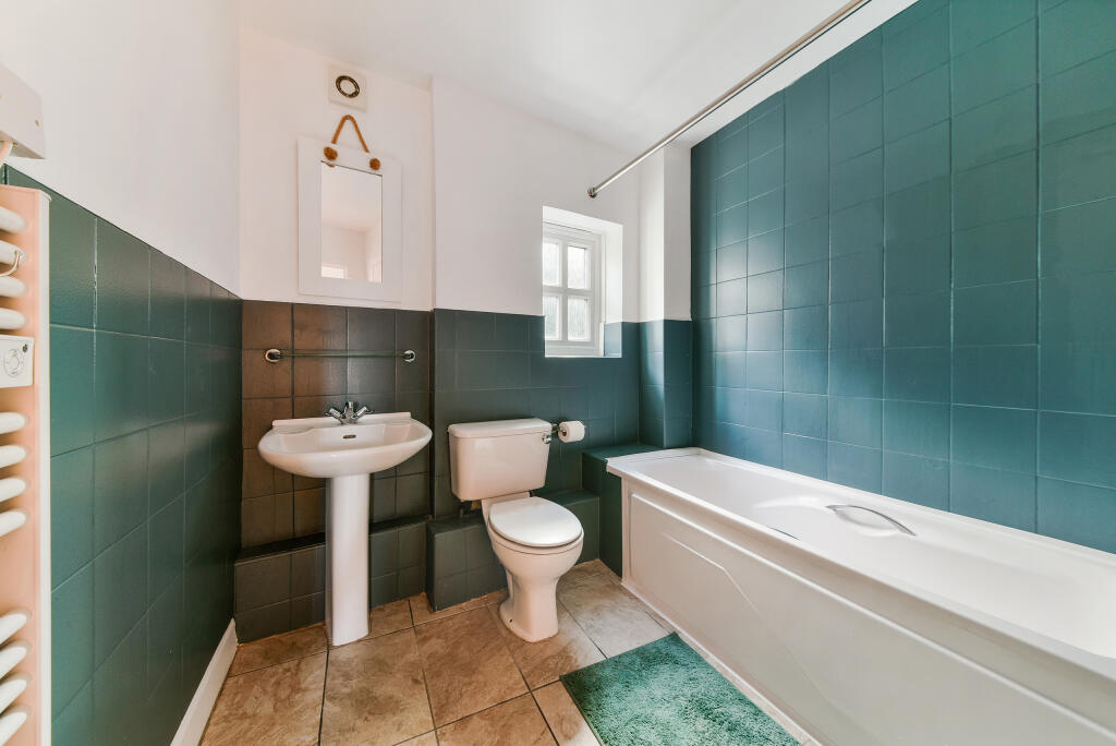 FULLERS CLOSE, 43 (3)