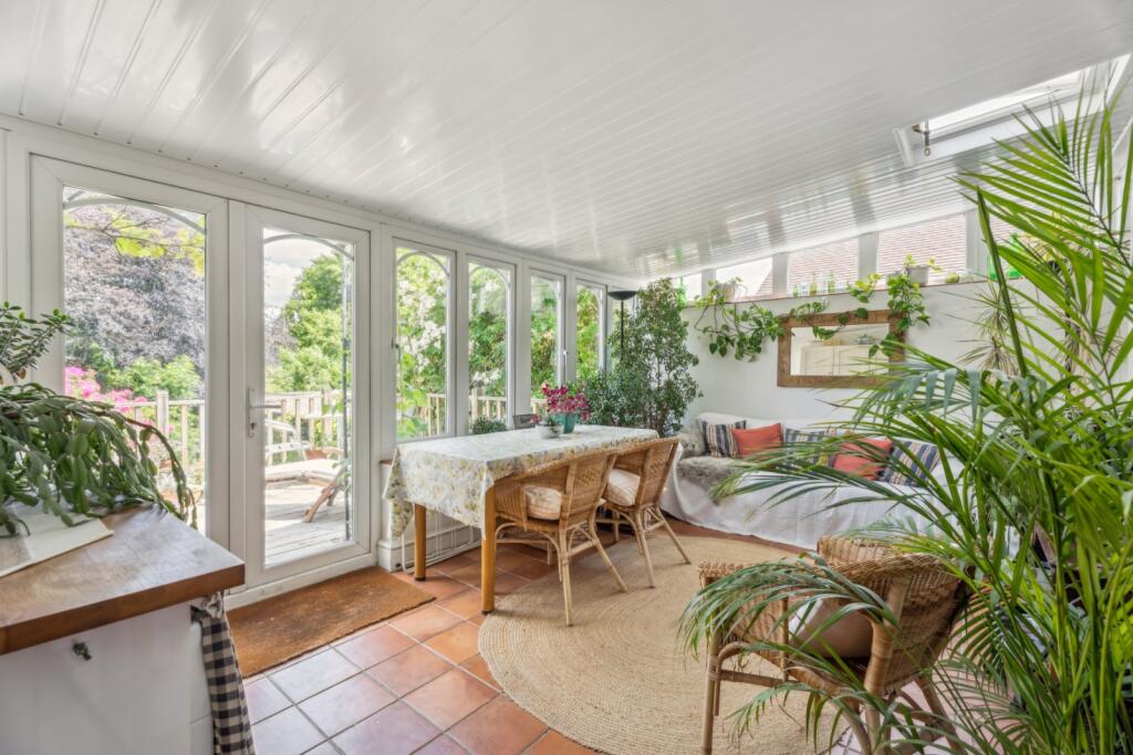 Garden/Dining Room