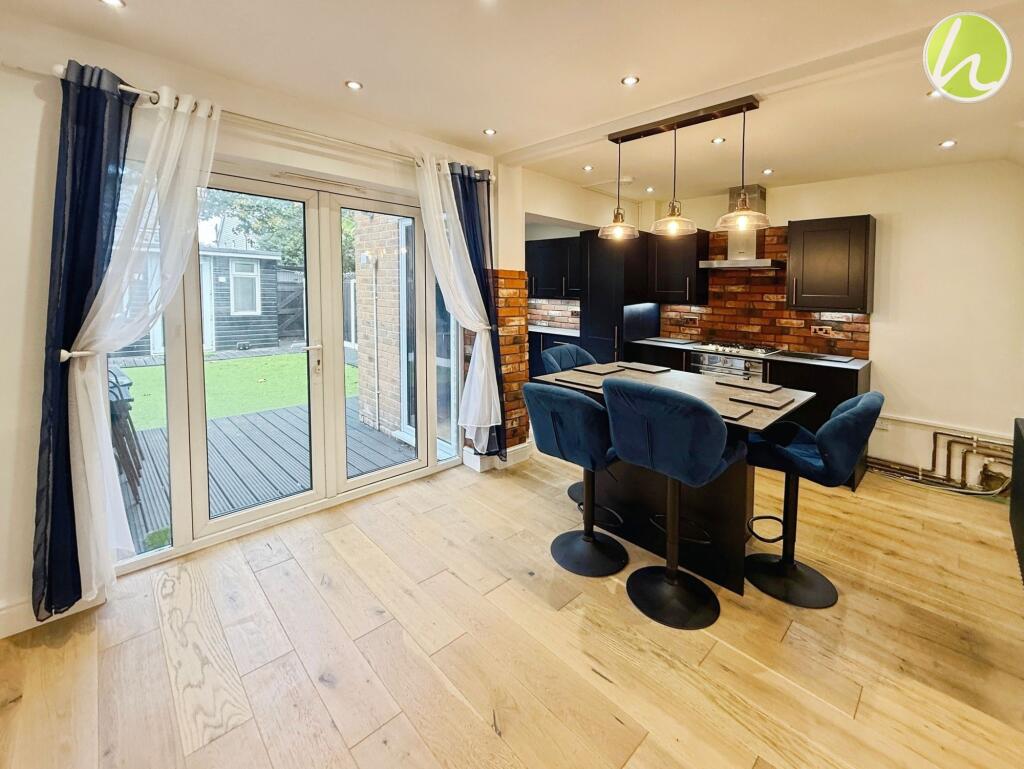 Kitchen/ Dining Room