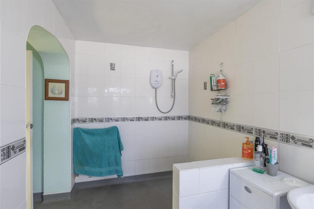 Wet Room/Bathroom