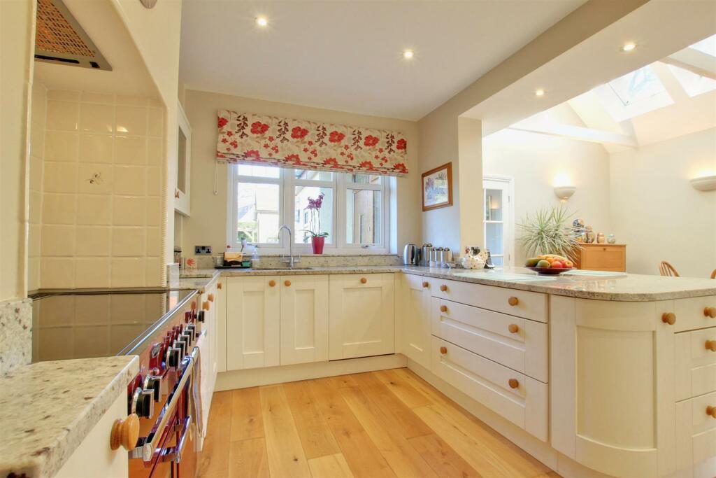 KITCHEN / DAY ROOM