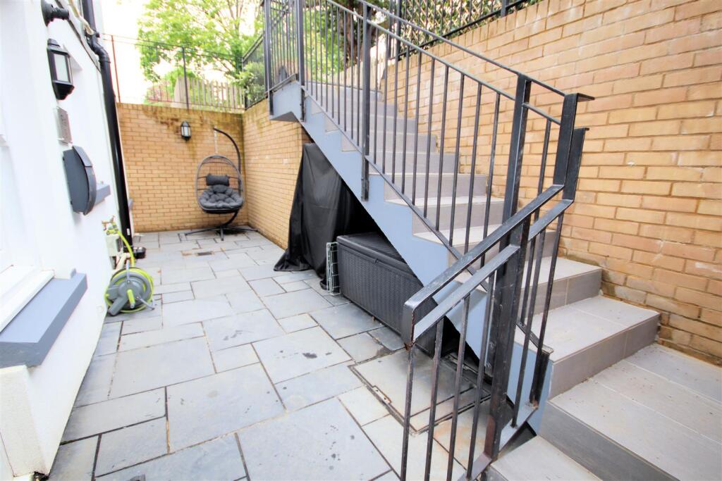 Private Courtyard