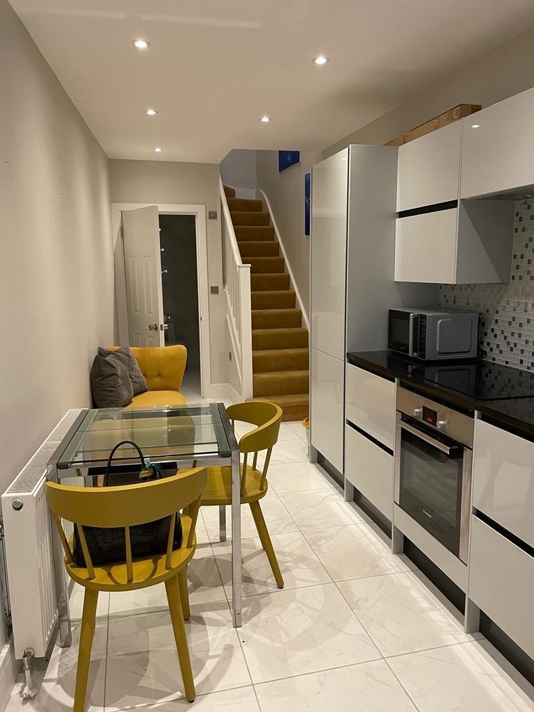 Kitchen &amp; Lounge