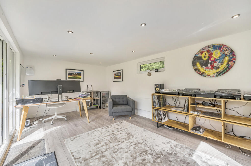 1329204-3-688399d...