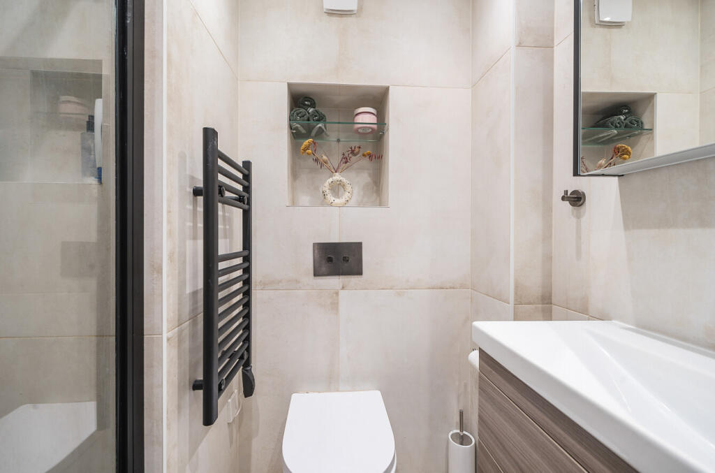 1319364-9-68679cb...