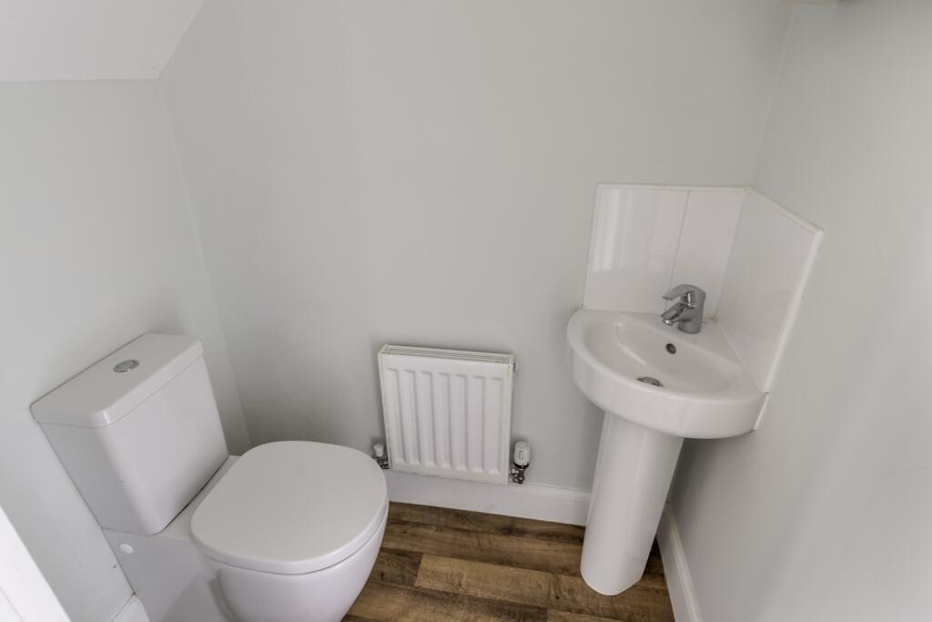 Estate Agent EweMove Scunthorpe - WC