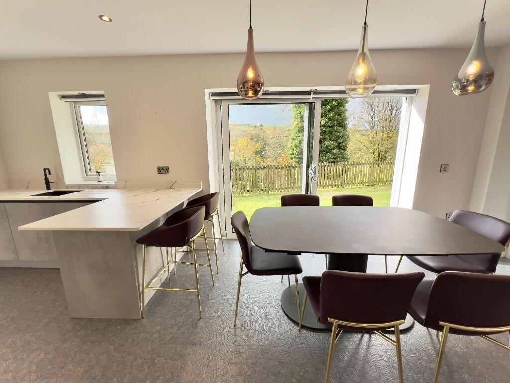 KITCHEN / DINING ARE