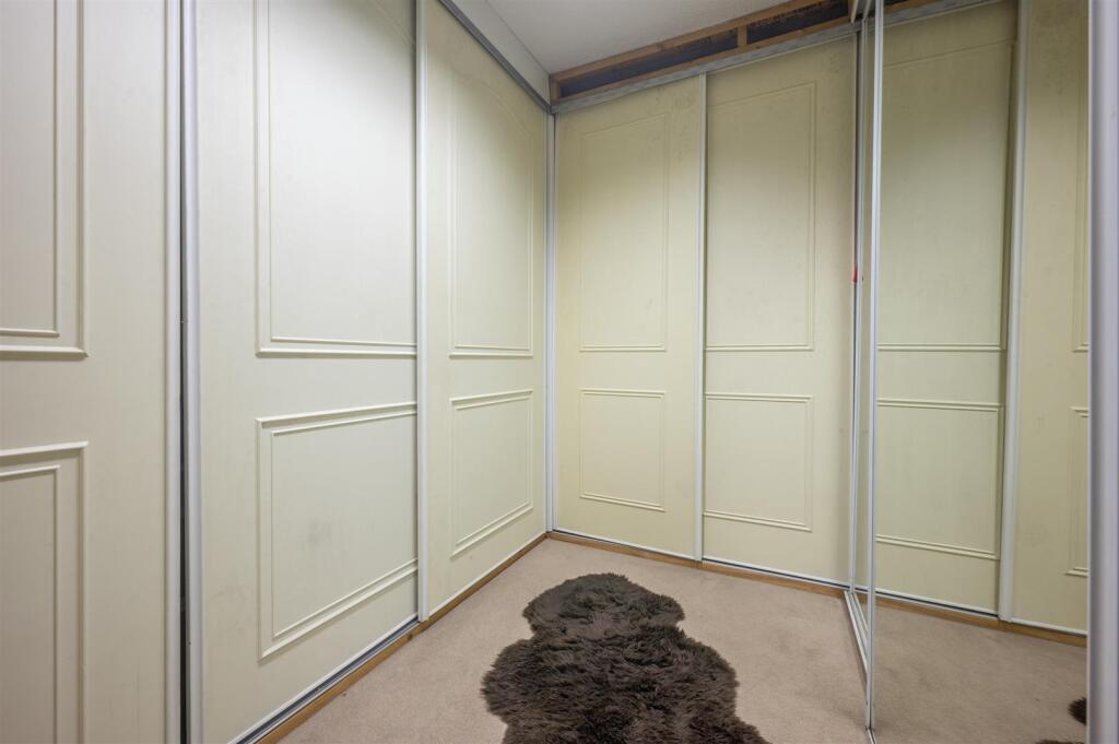 bedroom/dressing room