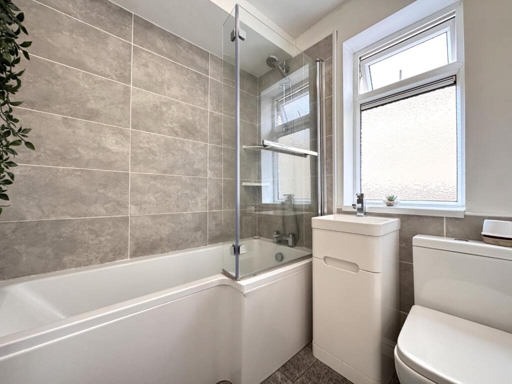 GROUND FLOOR BATHROOM