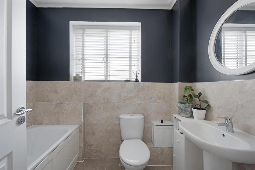 6 Beale Road ph37.jpg