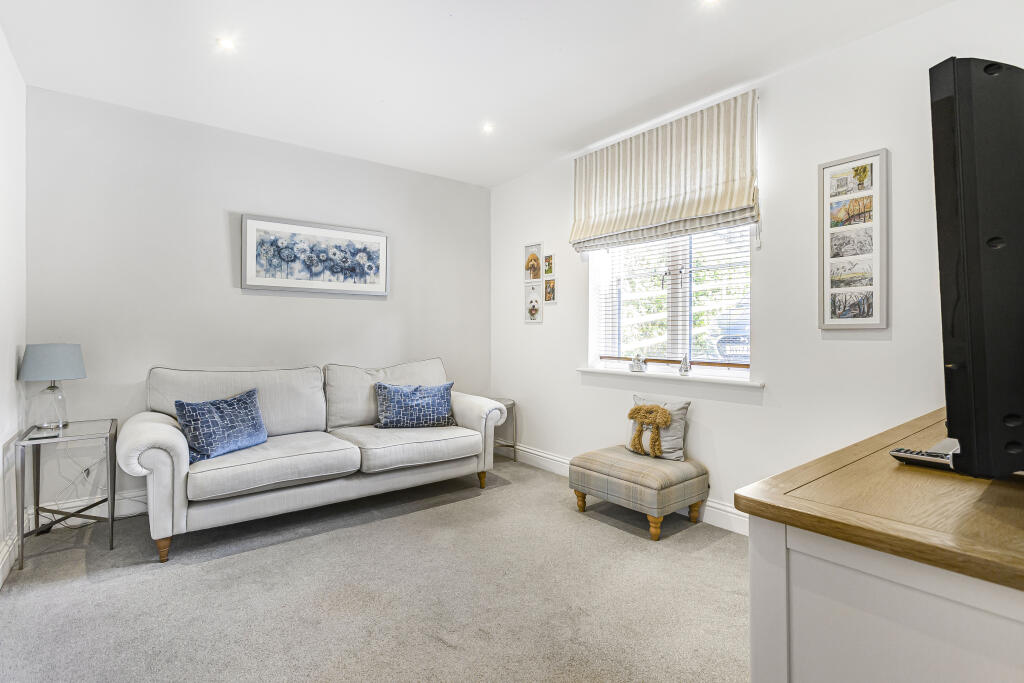 Sitting Room/Bedroom