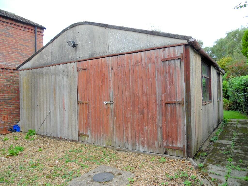 GARAGE/WORKSHOP