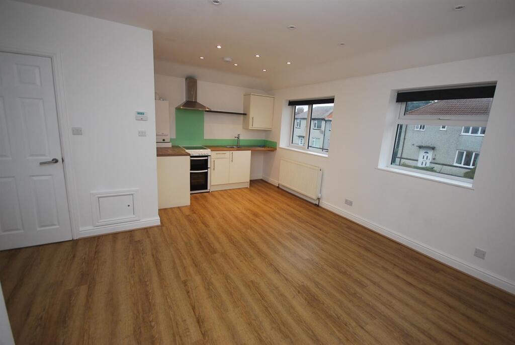 Open plan living/kitchen