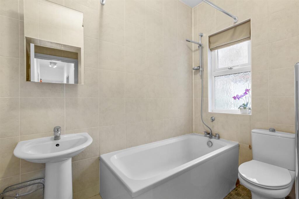 Flat 5, 123 London Rd, HP11 1BT-1.jpg