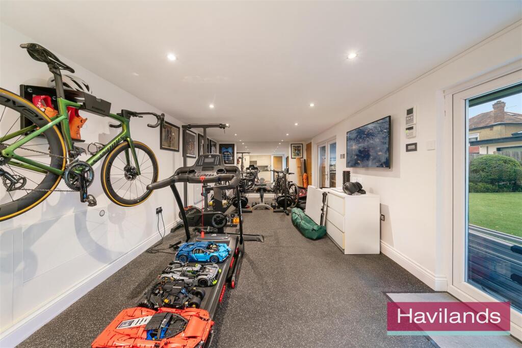 Broadfields Avenue-18.jpg