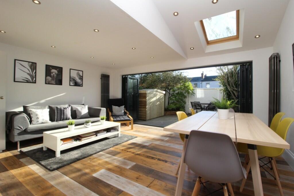 17' Dining/ Garden