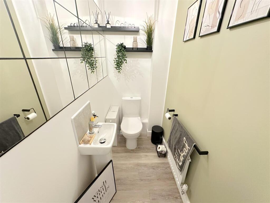 Cloakroom/WC