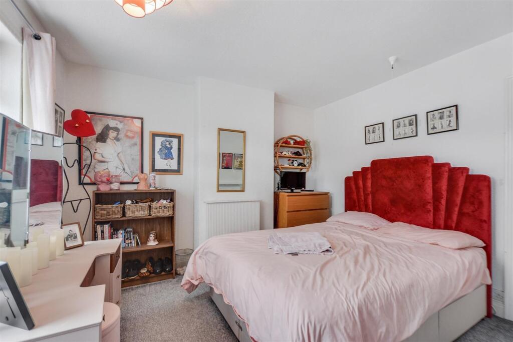 Bedroom 1_2.jpeg