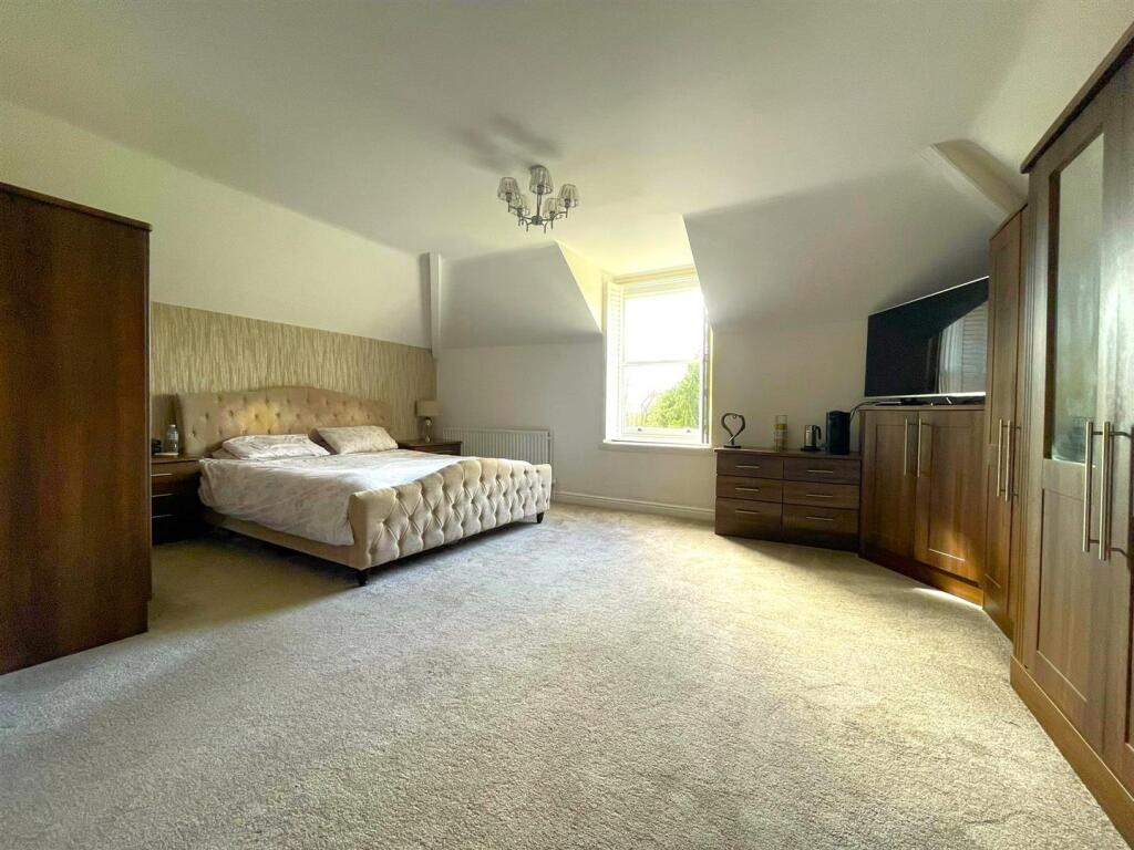 Master Bedroom (Second Floor)