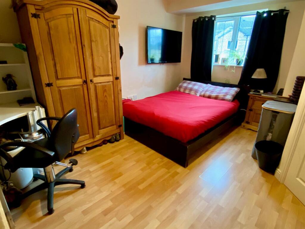 bed 1.jpg